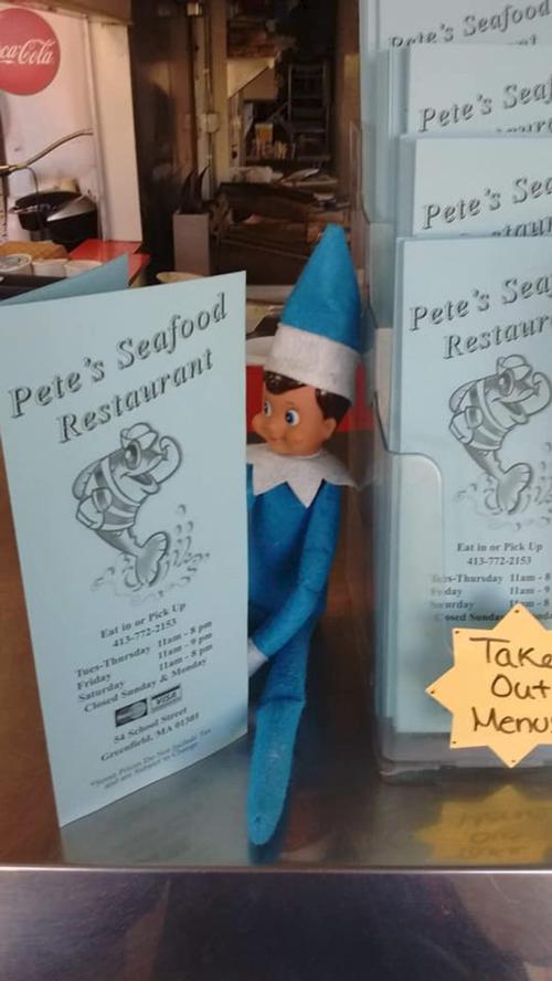 Elf on a Shelf at Pete’s Seafood